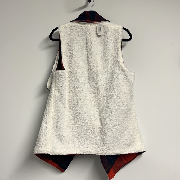 Top It Off - Sherpa Sweater Vest with Pockets - Picture 5 of 6